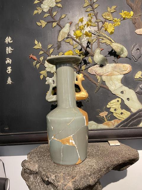 古玩陶瓷龍泉窯鳳耳瓶真品鑒賞圖