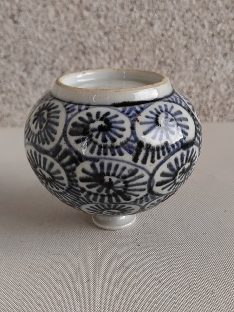 古玩陶瓷日本明治青花花卉紋瓶拍賣,當前價格450元