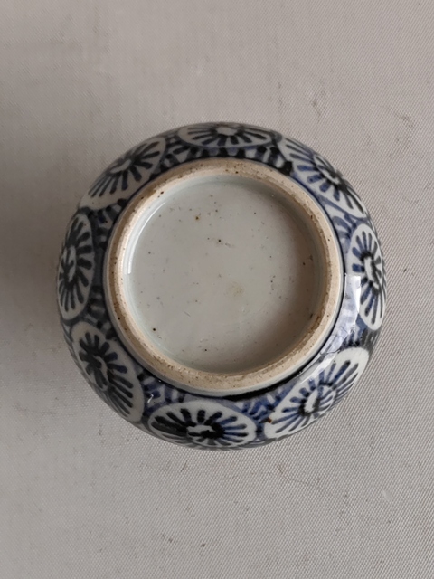 古玩陶瓷日本明治青花花卉紋瓶拍賣,當前價格450元