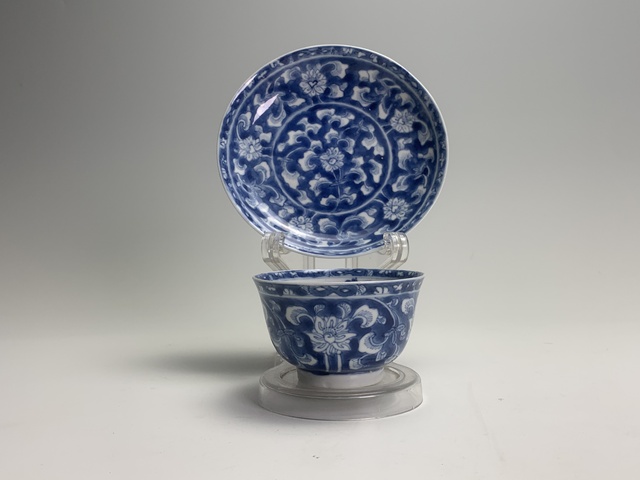 古玩陶瓷清康熙·青花留白纏枝花卉紋杯碟拍賣,當前價格1606元