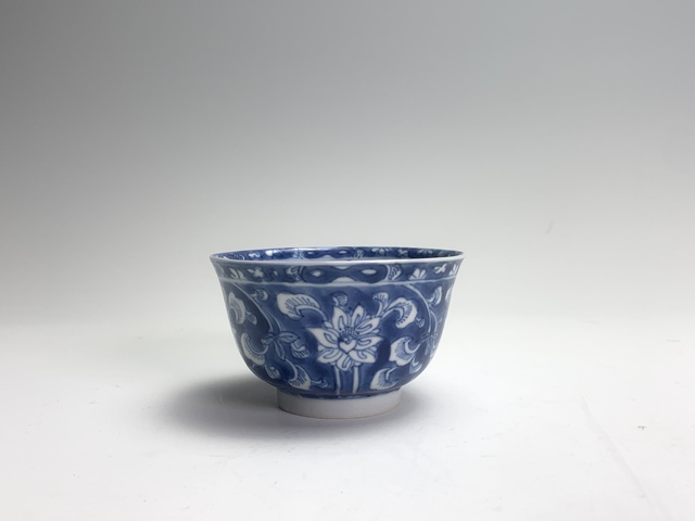 古玩陶瓷清康熙·青花留白纏枝花卉紋杯碟拍賣,當前價格1606元