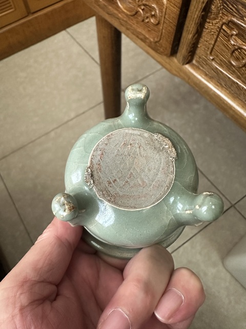古玩陶瓷南宋/元早龍泉窯八卦鼎式爐拍賣，當(dāng)前價(jià)格15000元