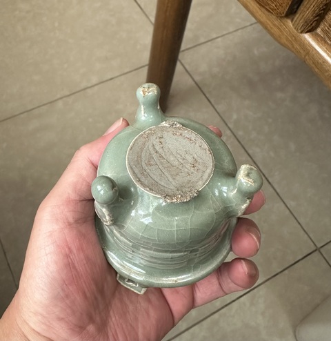 古玩陶瓷南宋/元早龍泉窯八卦鼎式爐拍賣，當(dāng)前價(jià)格15000元