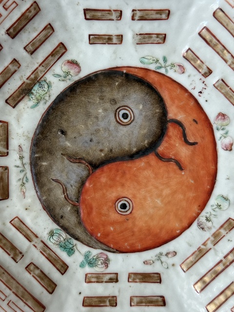 古玩陶瓷粉彩八卦盤真品鑒賞圖