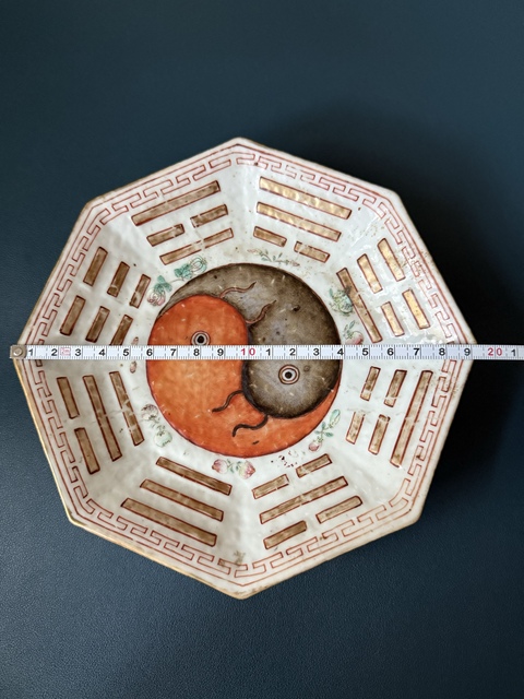 古玩陶瓷粉彩八卦盤真品鑒賞圖