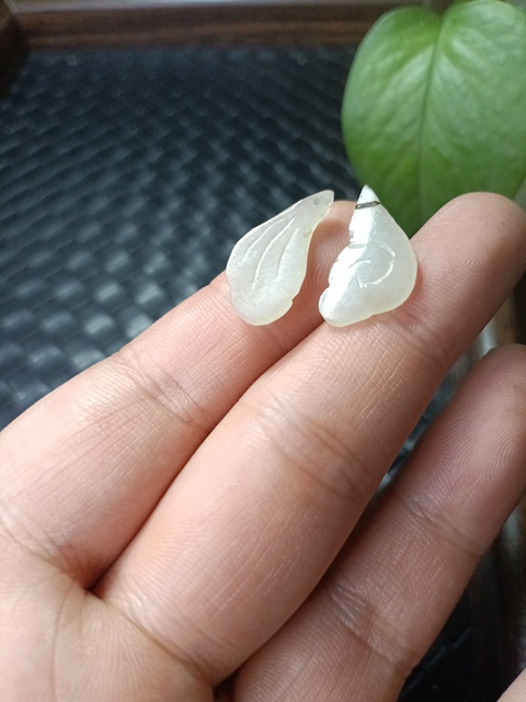 古玩玉器清代和田玉雕“花飾”翅膀拍賣，當前價格138元