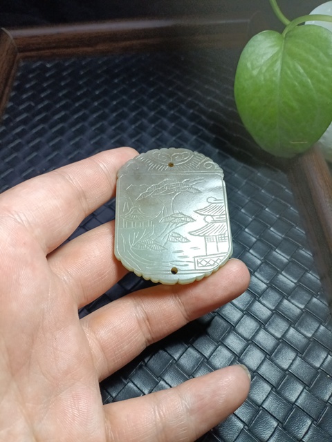 古玩玉器（珠博入盒）清代和田玉山水樓臺玉牌子拍賣，當前價格9688元