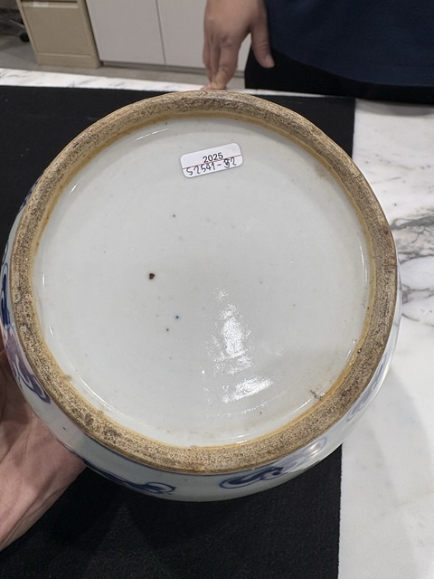 古玩陶瓷青花趕珠龍紋蓋缸真品鑒賞圖