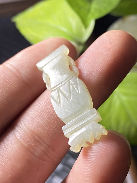 古玩玉器(一口價放漏)清代和田玉雕“寶瓶玉飾”拍賣,當(dāng)前價格788元
