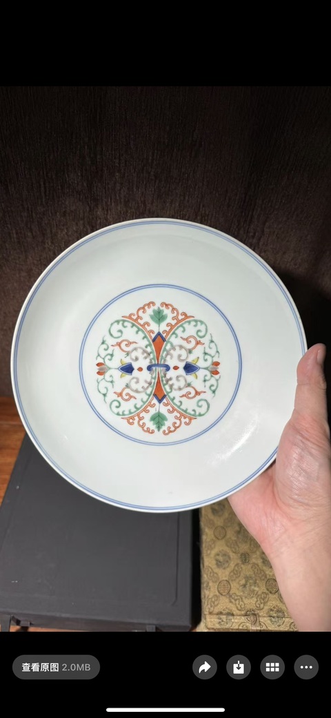 古玩陶瓷青花五彩忍冬紋盤真品鑒賞圖