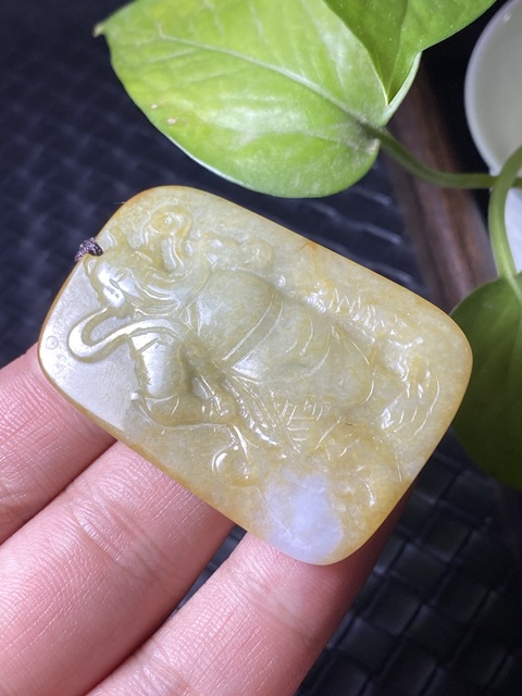 古玩玉器(一口價放漏)當代翡翠雕“關公牌”拍賣,當前價格988元