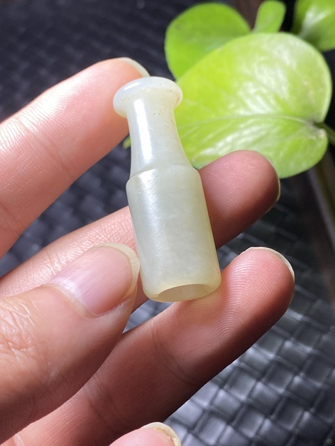 古玩玉器(撿漏了)白潤的清代和田白玉雕“素紋煙嘴”拍賣,當前價格988元