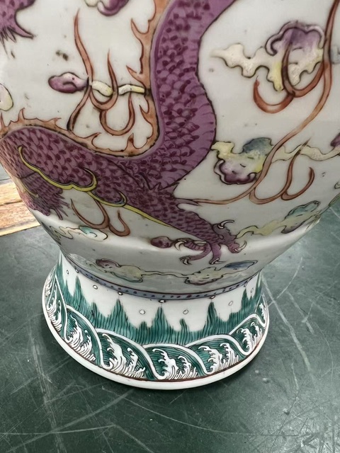 古玩陶瓷清中晚期粉彩龍紋瓶真品鑒賞圖