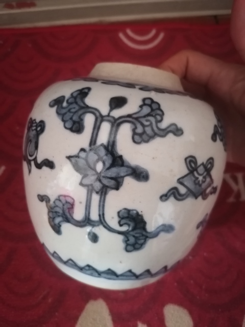 古玩陶瓷青花花卉紋罐真品鑒賞圖