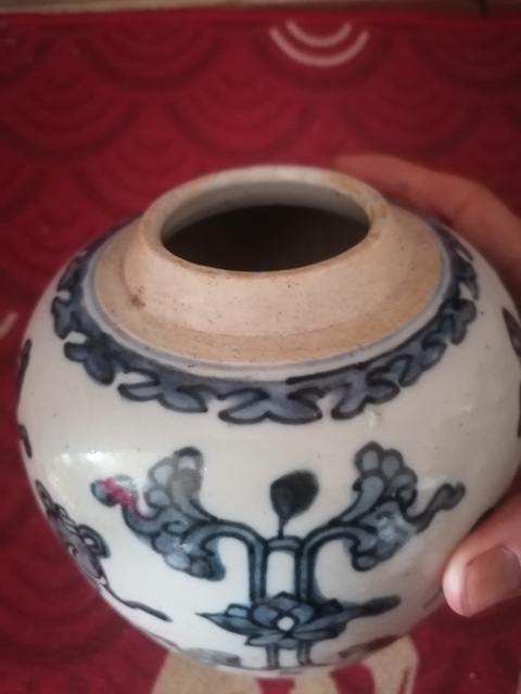 古玩陶瓷青花花卉紋罐真品鑒賞圖