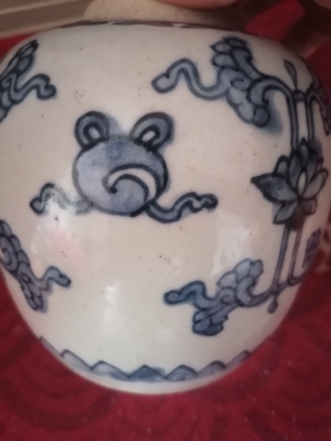 古玩陶瓷青花花卉紋罐真品鑒賞圖