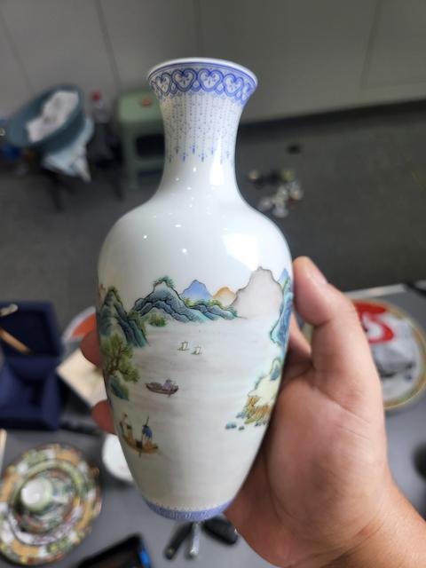 古玩陶瓷山水紋瓶真品鑒賞圖