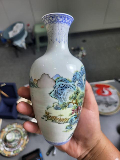 古玩陶瓷山水紋瓶真品鑒賞圖