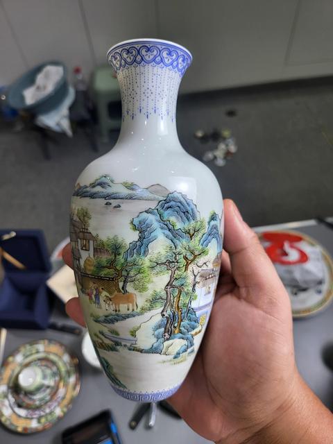 古玩陶瓷山水紋瓶真品鑒賞圖
