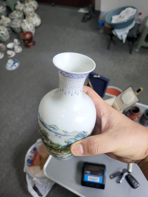 古玩陶瓷山水紋瓶真品鑒賞圖