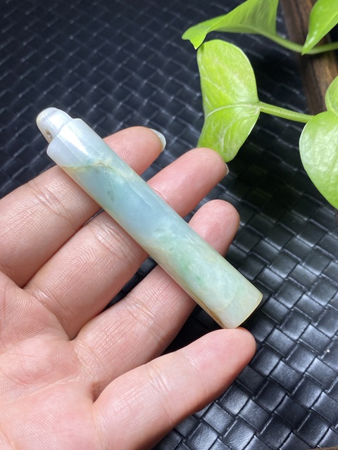 古玩玉器(一口價放漏了)清代翡翠雕“素紋翎管”拍賣,當前價格5500元