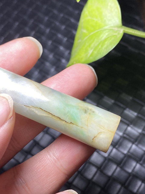 古玩玉器(一口價放漏了)清代翡翠雕“素紋翎管”拍賣,當前價格5500元