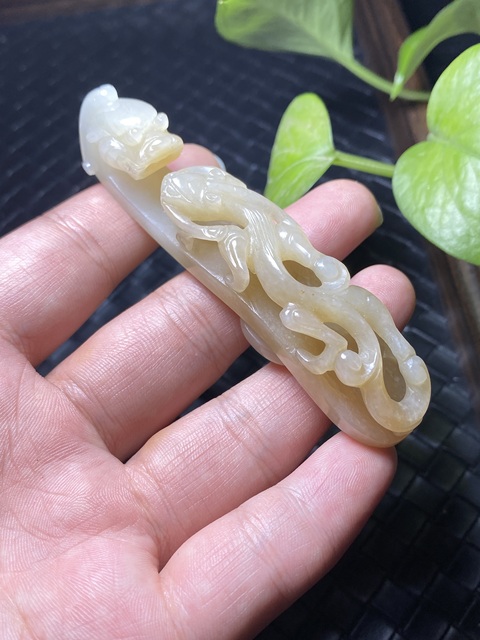 古玩玉器(漂亮)清代和田玉雕“蒼龍教子”帶鉤拍賣,當前價格15000元