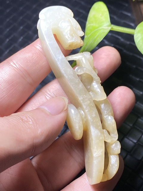 古玩玉器(漂亮)清代和田玉雕“蒼龍教子”帶鉤拍賣,當前價格15000元