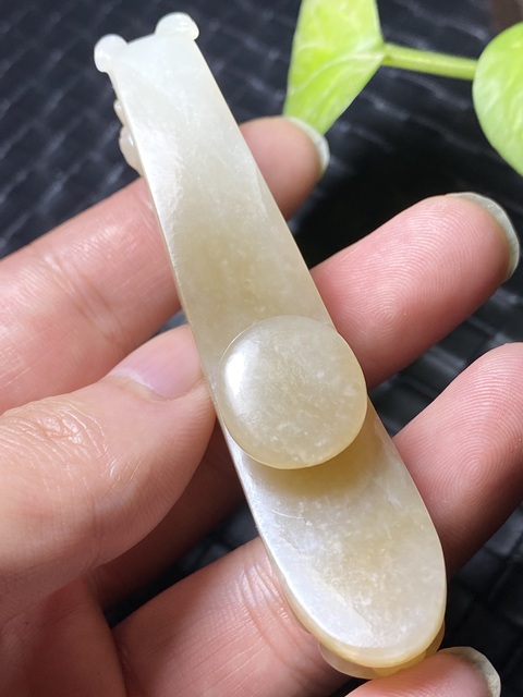 古玩玉器(漂亮)清代和田玉雕“蒼龍教子”帶鉤拍賣,當前價格15000元