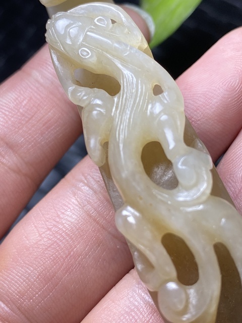 古玩玉器(漂亮)清代和田玉雕“蒼龍教子”帶鉤拍賣,當前價格15000元