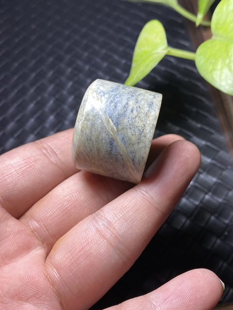 古玩玉器(好味道)清代和田玉雕“素紋扳指”拍賣,當(dāng)前價格6800元
