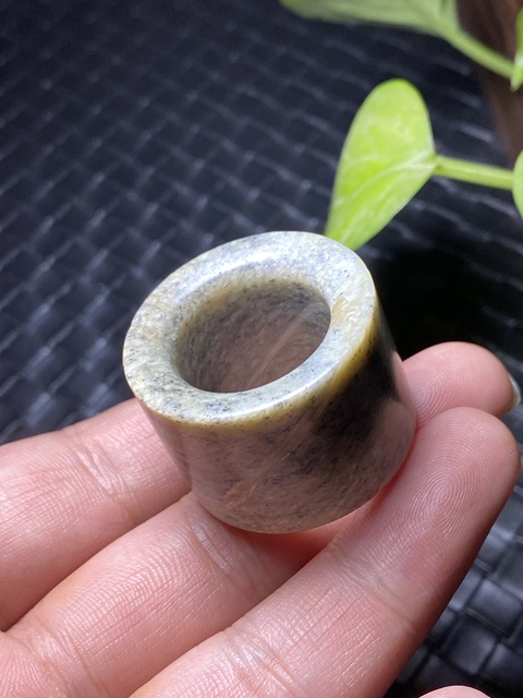 古玩玉器(好味道)清代和田玉雕“素紋扳指”拍賣,當(dāng)前價格6800元
