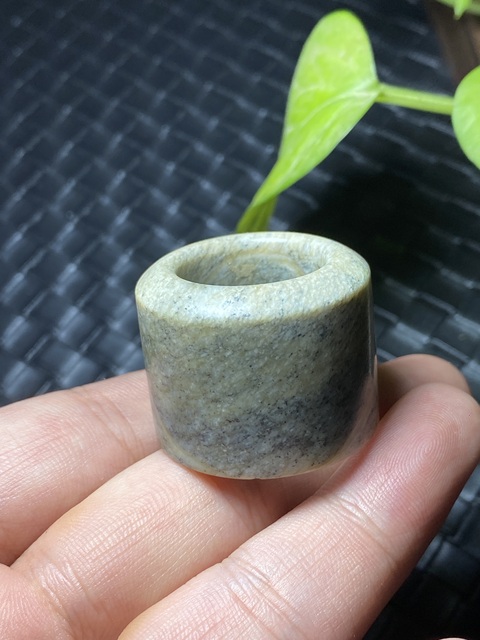 古玩玉器(好味道)清代和田玉雕“素紋扳指”拍賣,當(dāng)前價格6800元