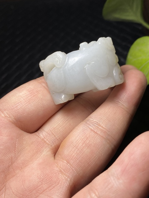 古玩玉器（少見）清末民初翡翠雕“瑞獸”把件拍賣，當(dāng)前價格7500元