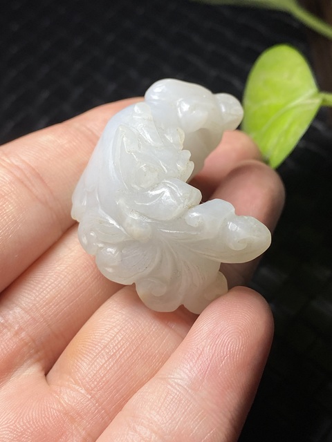 古玩玉器（少見）清末民初翡翠雕“瑞獸”把件拍賣，當(dāng)前價格7500元
