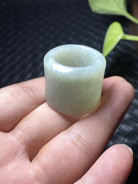 古玩玉器清代翡翠雕“素紋扳指”拍賣，當前價格2600元