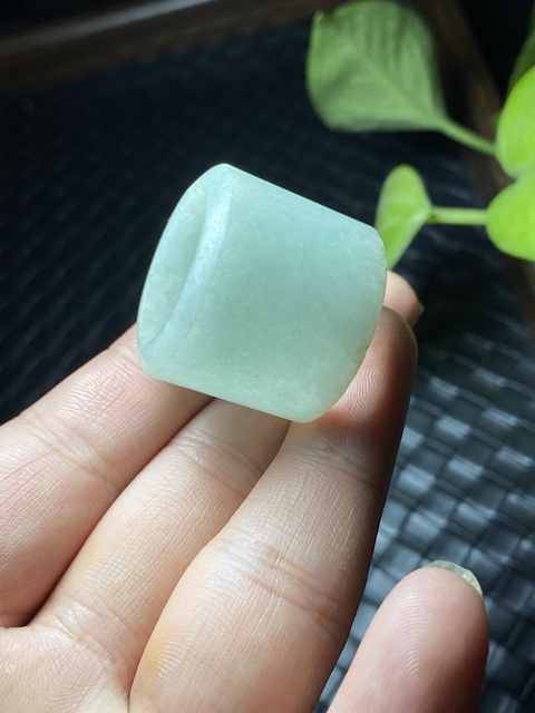 古玩玉器清代翡翠雕“素紋扳指”拍賣，當前價格5800元