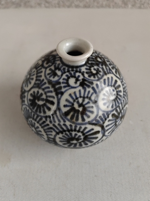古玩陶瓷日本明治青花花卉紋瓶拍賣,當前價格450元