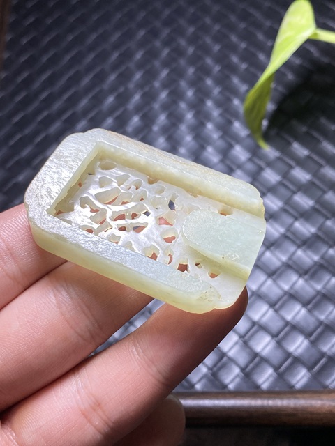 古玩玉器(朋友價)清代和田玉雕“帶扣”拍賣,當(dāng)前價格3000元