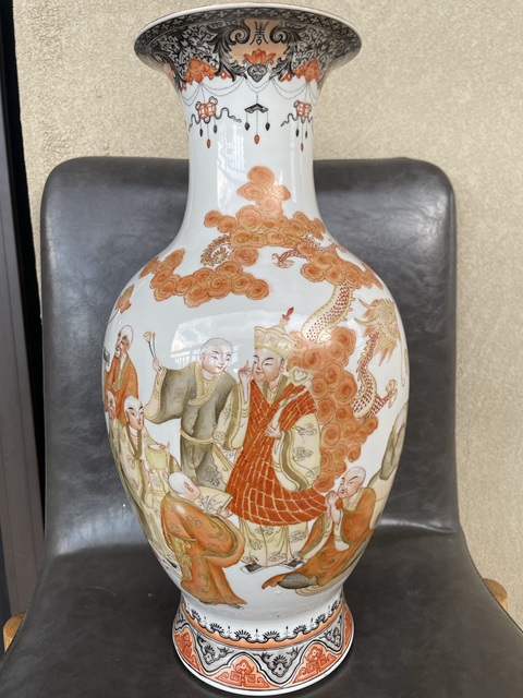 古玩陶瓷民國·礬紅墨彩描金十八羅漢紋瓶 真品鑒賞圖