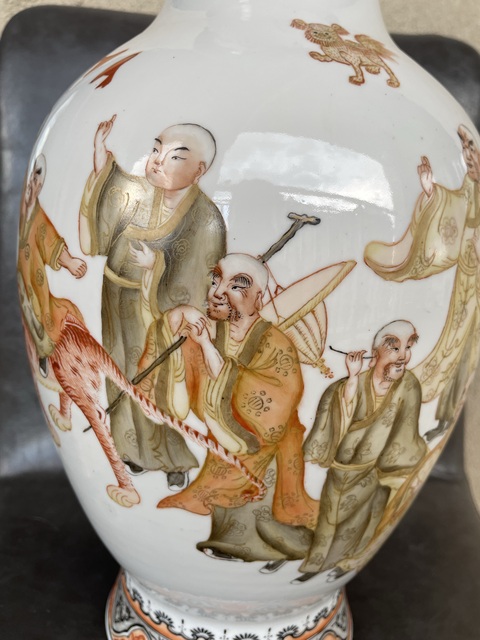 古玩陶瓷民國·礬紅墨彩描金十八羅漢紋瓶 真品鑒賞圖