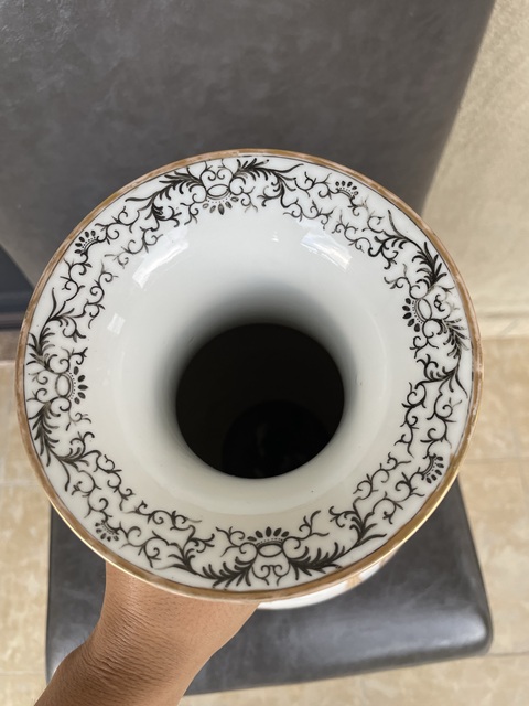 古玩陶瓷民國·礬紅墨彩描金十八羅漢紋瓶 真品鑒賞圖