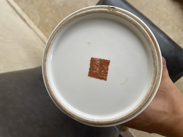 古玩陶瓷民國·礬紅墨彩描金十八羅漢紋瓶 真品鑒賞圖