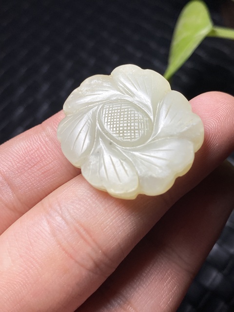 古玩玉器（國(guó)慶放漏）清代和田玉雕“花卉扣”拍賣(mài)，當(dāng)前價(jià)格2888元
