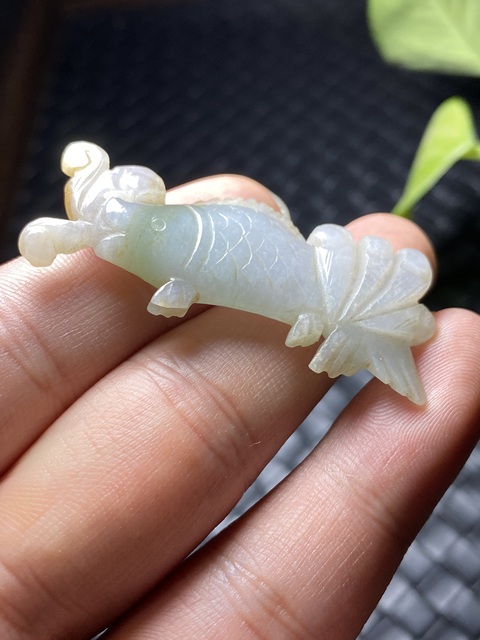 古玩玉器(國慶放漏)創匯期翡翠雕“魚形”掛件拍賣,當前價格1500元