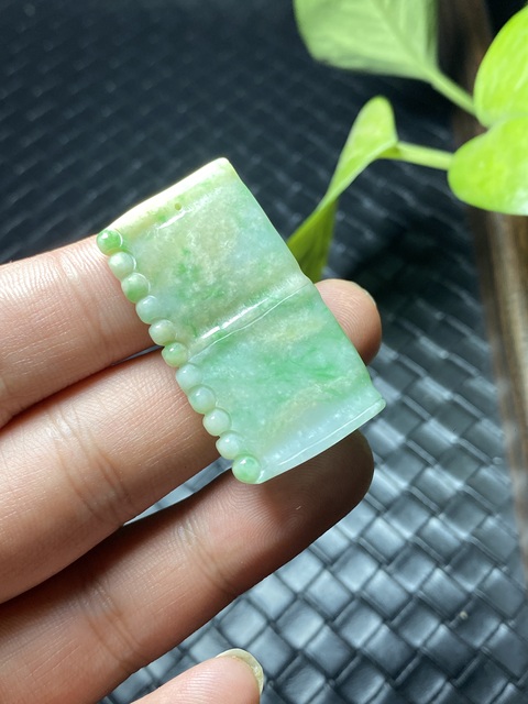 古玩玉器創(chuàng)匯期翡翠雕“節(jié)節(jié)高升”掛件拍賣(mài)，當(dāng)前價(jià)格2800元