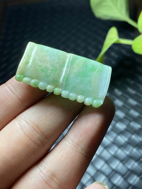 古玩玉器創(chuàng)匯期翡翠雕“節(jié)節(jié)高升”掛件拍賣(mài)，當(dāng)前價(jià)格2800元