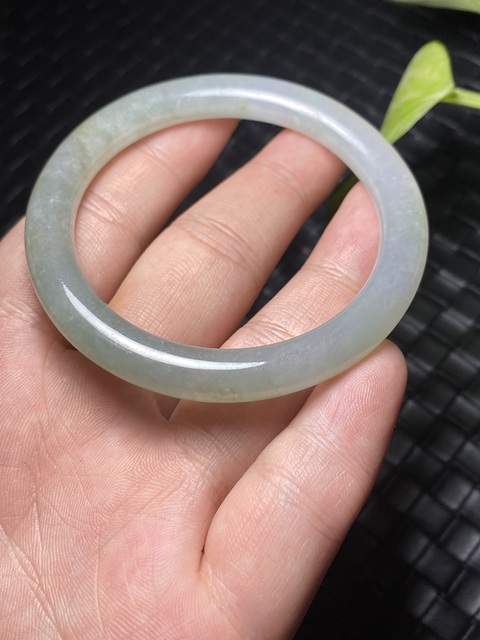 古玩玉器漂亮的清代天然冰糯翡翠手鐲拍賣,當前價格11000元