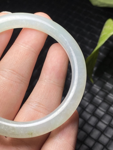古玩玉器漂亮的清代天然冰糯翡翠手鐲拍賣,當前價格11000元