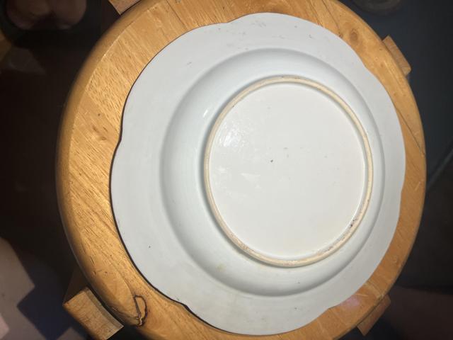 古玩陶瓷粉彩花卉紋花口盤真品鑒賞圖